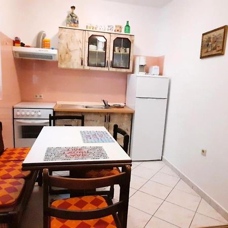 Apartmani Iskra Кърк Екстериор снимка