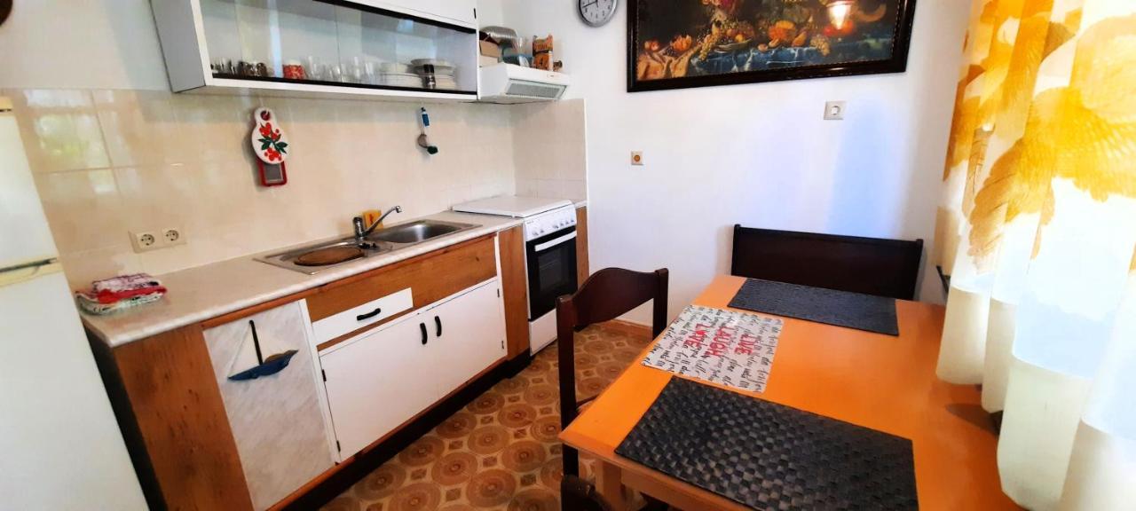 Apartmani Iskra Кърк Екстериор снимка