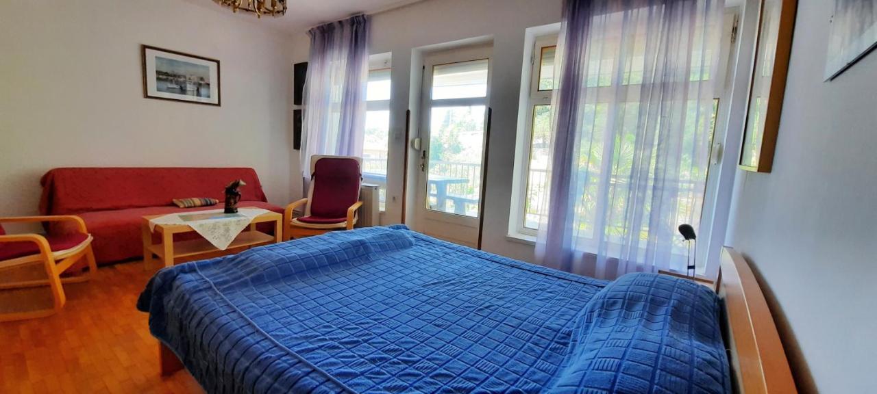Apartmani Iskra Кърк Екстериор снимка
