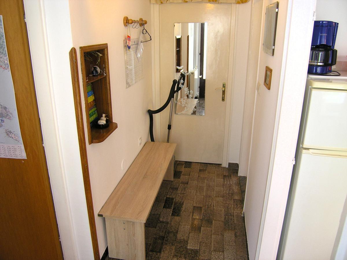 Apartmani Iskra Кърк Екстериор снимка