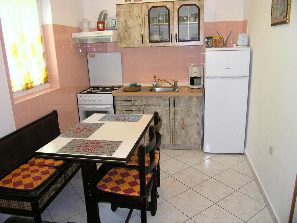 Apartmani Iskra Кърк Екстериор снимка